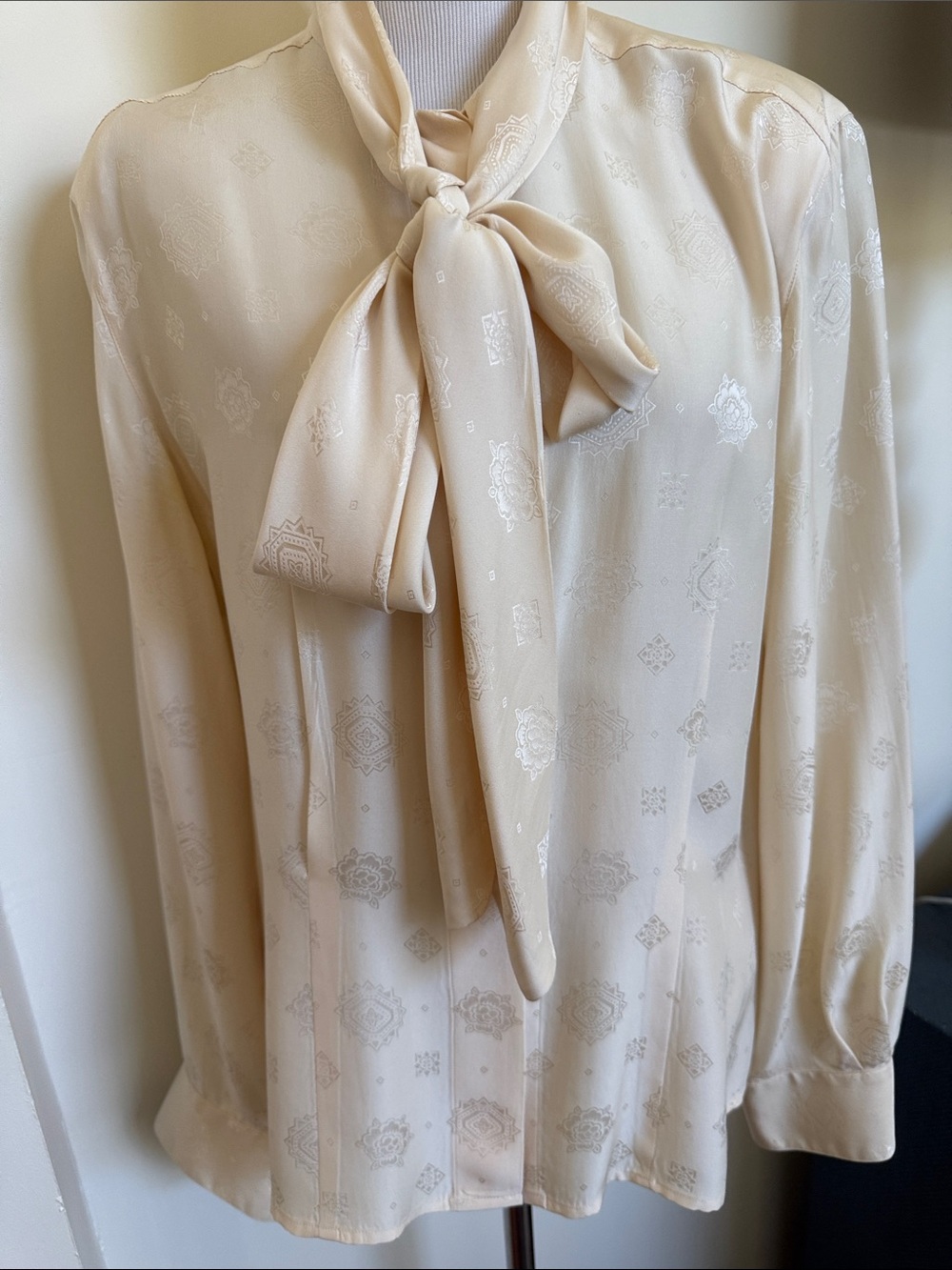 Christian Dior Champagne Cream Silk Blouse Bow Tie Size 12